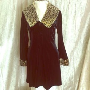 BASIS U.S.A black velvet leopard print coat vintage
